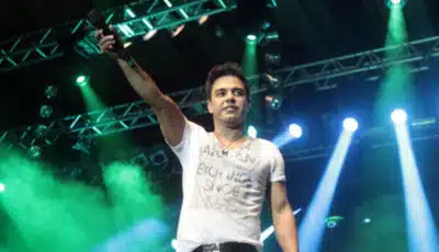 Zezé Di Camargo critica SBT e “Chaves” substitui especial de Natal gravado