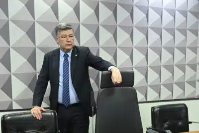 Senador Viana Ataca Ativismo do STF e Propõe Mandatos Fixos para a Corte