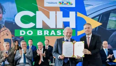 Lula Simplifica Habilitação de Entregadores com Nova CNH e Incentivos Elétricos