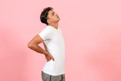 Dor nas Costas em Jovens: Alerta Urgente para a Saúde Brasileira