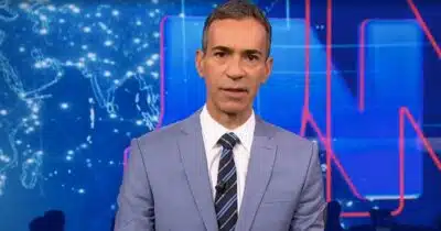 César Tralli tira folga para celebrar título de “Homem do Ano” no Jornal Nacional