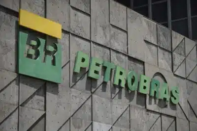 Petrobras em Queda Drástica: Ações Recuam e Ibovespa Sofre Impacto!