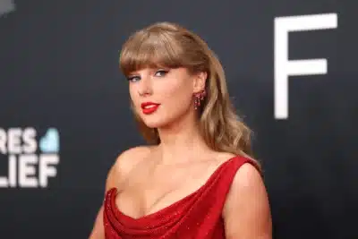 Taylor Swift doa US$ 11 Milhões para Fome e Saúde do Coração – Doações Impactantes!