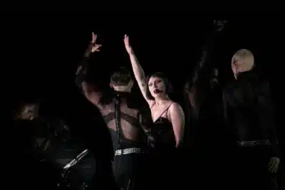 Lady Gaga Surpreende Fãs com Show Exclusivo de Natal no YouTube!