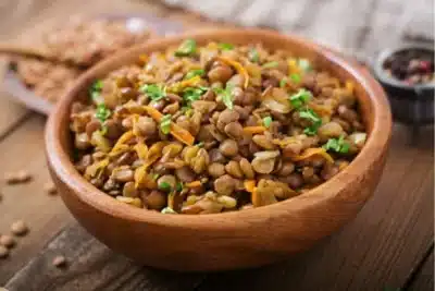 8 Saladas Incríveis para Celebrar um Ano Novo Inesquecível e Delicioso!