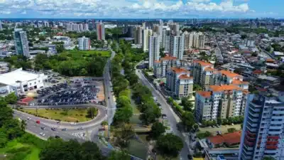 Manaus cria modelo inovador: ônibus elétricos e energia solar viram lucro no mercado de carbono
