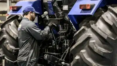 Abimaq revisa projeção de crescimento e alerta para desafios no setor de máquinas em 2026