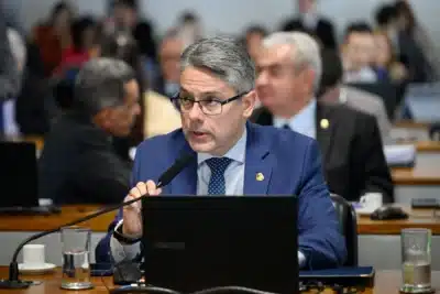 PL “Antifacção” enfrenta resistência no Senado: debates acalorados e mudanças!