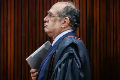 Gilmar Mendes Irritado: STF e Congresso em Embate com Mudanças no Impeachment