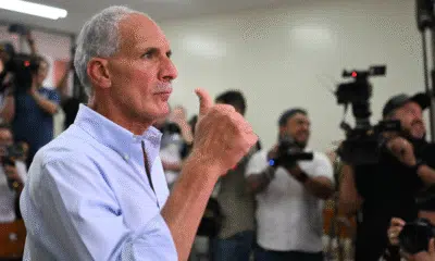 쟌á. A repetição excessiva e o foco na ameaça do controle de Maduro tornam a frase artificial e sem impacto real. A utilização de frases como “A sombra da Venezuela também paira sobre a eleição” é uma tática comum para criar medo e desestabilizar o processo eleitoral