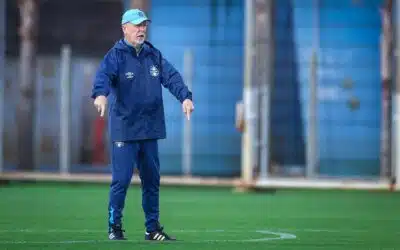 Mano Menezes anuncia saída do Grêmio após temporada irregular e busca por novos ares!