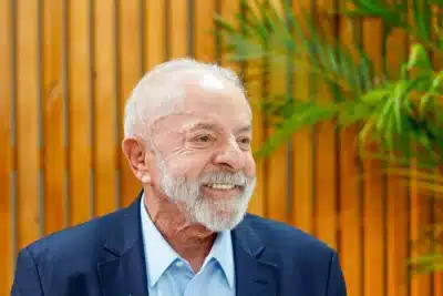 Lula Enfatiza: Brasil Pronto para Fim da Escala 6×1, Aguarda Proposta Sindical!
