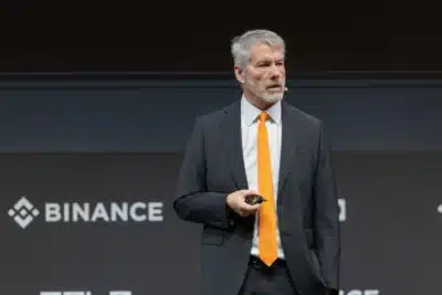 Michael Saylor Enfatiza Resiliência do Bitcoin e Adoção Global em Evento de Dubai