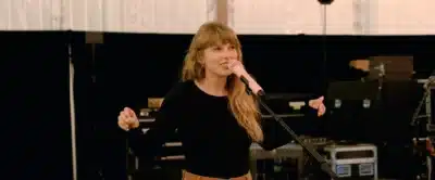 Taylor Swift: Bastidores da “Eras Tour” Revelados! Cronograma de Lançamento no Disney+!