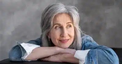 Cabelos Grisalhos Radiantes: Lola Cosmetics Apresenta Shampoo Matizador Ideal!