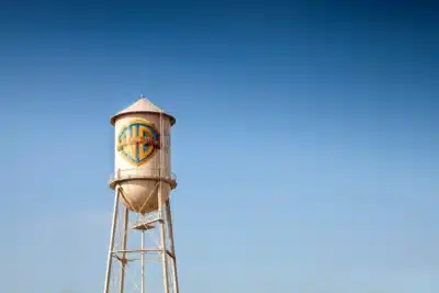 Warner Bros. Discovery Repele Paramount: Oferta de Aquisição e Riscos de Financiamento Revelados