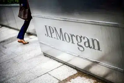 JPMorgan Chase Ameaça com Ação Judicial Contra Trump e Tentativa de Limitar Juros de Cartão