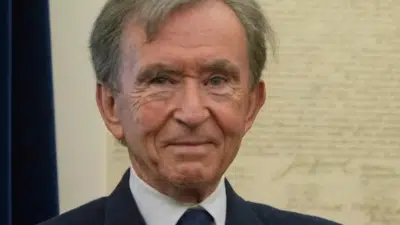 Arnault em crise: Trump ameaça tarifas de 67 bilhões e fortuna despenca!