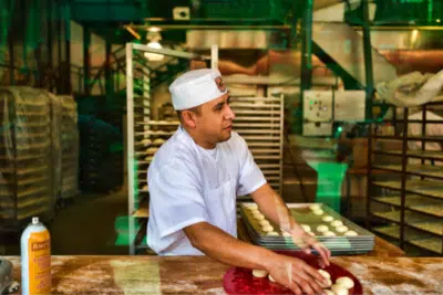 MEI Aumenta Pressão em Bares e Restaurantes: Crise Financeira no Setor Alimentício!