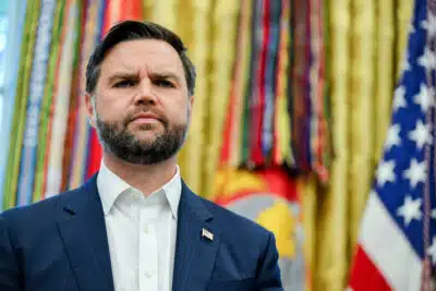 J.D. Vance Usa Voto Chave para Bloquear Ação Militar EUA contra Venezuela!