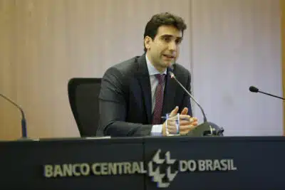 Manifesto Global Defende Powell e Autonomia do Fed em Tempos de Crise!