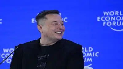 Elon Musk Quebra Barreira do Trilhão? Fortuna Atinge Nível Histórico com Tesla e SpaceX!