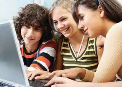 AAP Alerta: Novo Guia Urgente Protege Sono, Saúde Mental de Crianças e Teens!