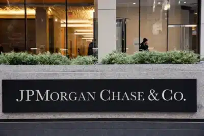 Lucro de US$ 13 Bilhões no Banco Apresenta Queda e Trump lança Proposta Urgente!