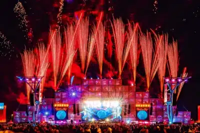 “Evidências” e outras canções icônicas continuam a brilhar nos palcos do Brasil!