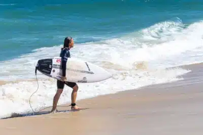 Santa Catarina Descobre Gigantes: Rota do Big Surf Impulsiona Economia e Surfe Mundial!