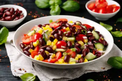 Saladas de Feijão Refrescantes: 5 Receitas Deliciosas para o Verão 2026!