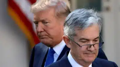 Powell Alerta: Interferência Política no Fed Ameaça Mercados e Destrói Credibilidade!