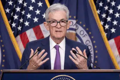 Trump ataca Jerome Powell e pressiona por cortes drásticos na economia EUA!