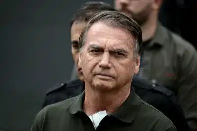 Bolsonaro em Crise: Exames Urgentes Após Queda no Hospital – Detalhes Shock!