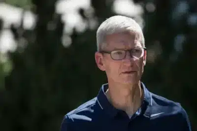 Tim Cook Lamenta Morte de Enfermeiro ICEA e Agressões do Serviço de Imigração!