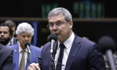Caminhada da Oposição em Defesa de Bolsonaro Desata Alerta e Críticas Urgentes!