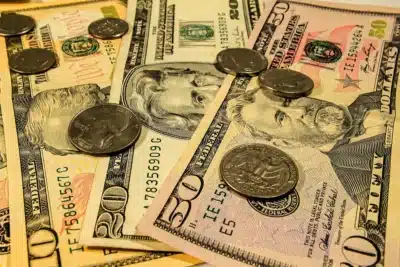 Jovem Empreendedor Dobra Lucros e Desafia Universidades com Estratégia Inovadora!