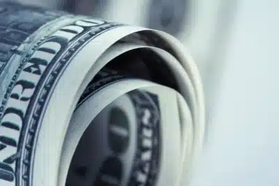 Dólar Cai à Recorde! Incertezas no Brasil Impulsionam Desvalorização e Quedamarkada