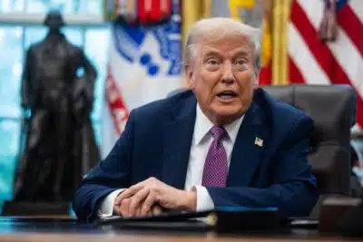 Trump Apoia Protestos no Irã e Anuncia Assistência Imediata aos Manifestantes