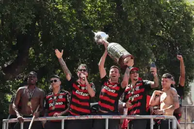 Flamengo x Corinthians: Ícones do Futebol Brasileiro se Encontram na Supercopa Rei 2026!