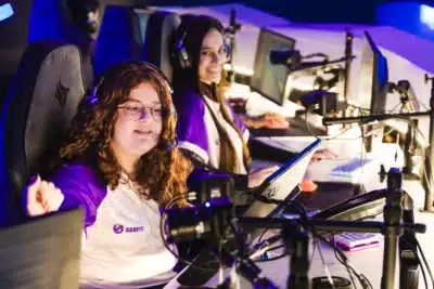 Xangai e China Investem Billhões em Jogos e E-sports: Um Novo Motor Econômico!