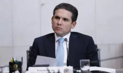 Hugo Motta Urge Alinhamento na Câmara: Lula, Bolsonaro e CPI do Banco Master em Jogo!