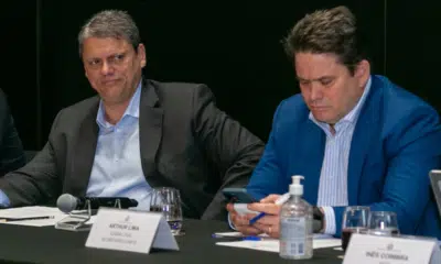 Tarcísio de Freitas muda a Casa Civil e reacende especulações sobre ambições!