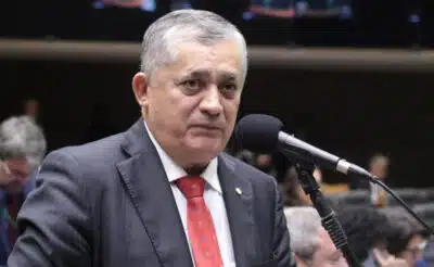 Guimarães dispara contra CPI do Banco Master e confia em atuação do governo Lula