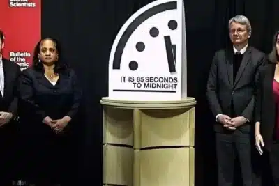 Relógio do Juízo Final Apita: Alerta de Colapso Civilizacional em 2026!