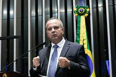 Rogério Marinho muda foco e apoia Flávio Bolsonaro na disputa nacional!