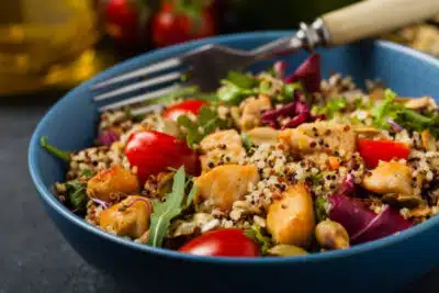 Salada Completa e Saborosa: Receitas para um Almoço Saudável em 2026!