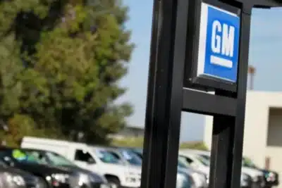 GM em crise: Reestruturação de US$ 6 bilhões e impacto da queda de vendas de EVs!