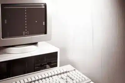 UOL vs. BOL: A Disputa Épica que Moldou a Internet Brasileira!