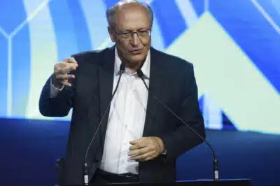 Alckmin Revela: Brasil Quebra Recordes na Balança Comercial de 2025!